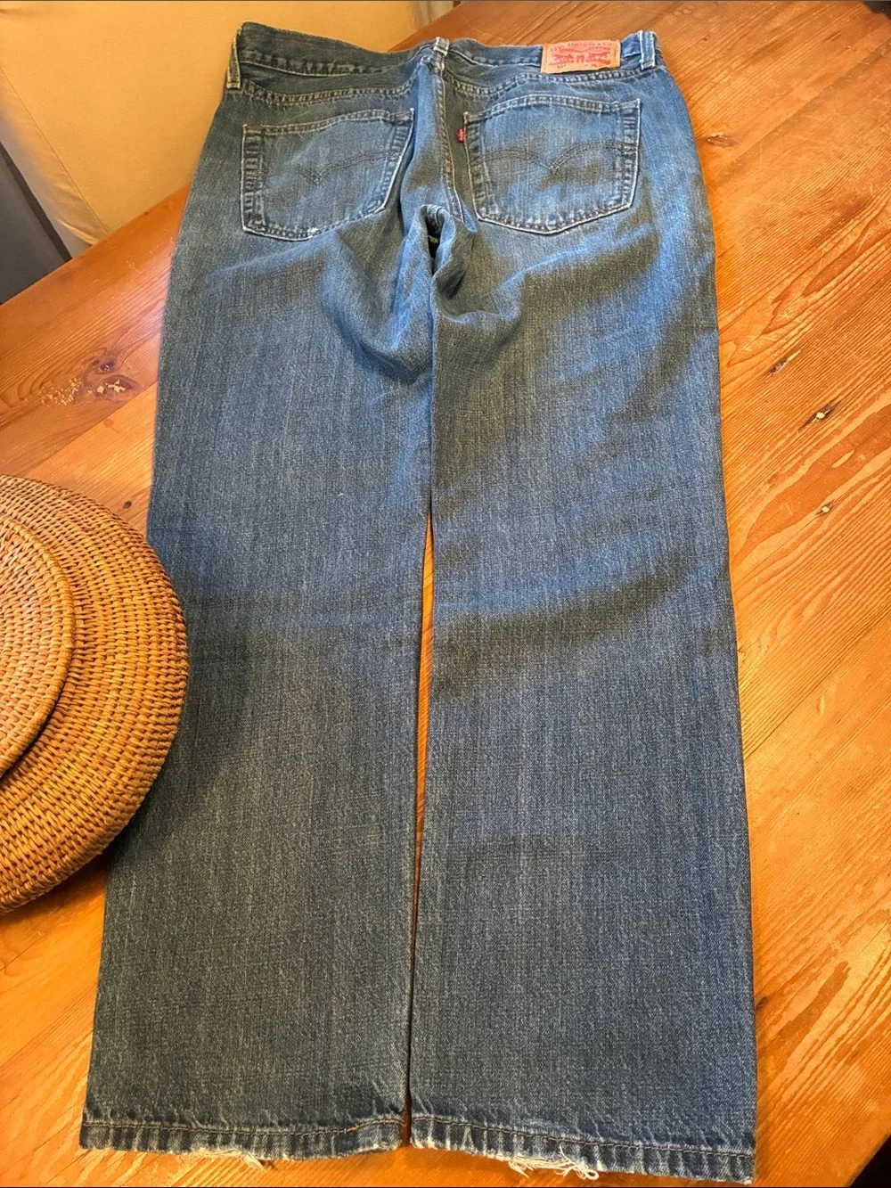 Men’s Levi’s 514 Medium Rinse Blue Jeans - 36 x 32